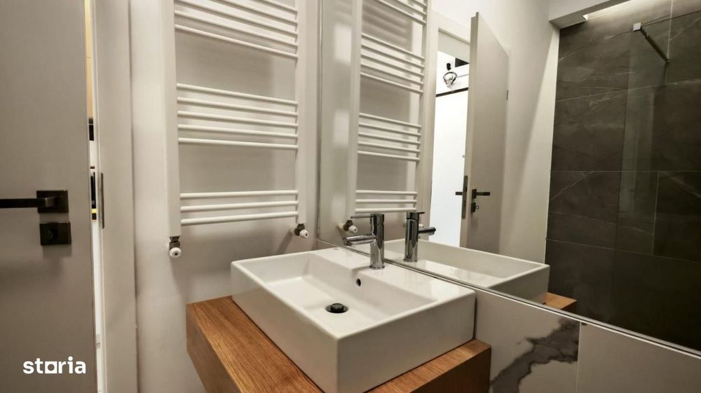 Studio spatios cu balcon mare si vedere laterala la mare in Tomis Vila