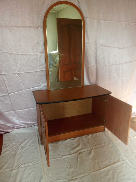 Тумба с зеркалом