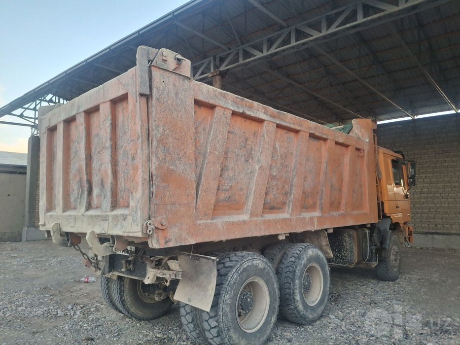 Shacman kuzif yuk xonasi sotiladi