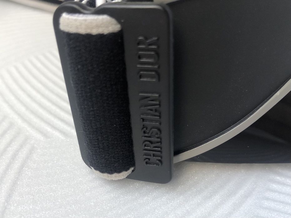 Козирка с УВ 400 защита 2 цвята черна