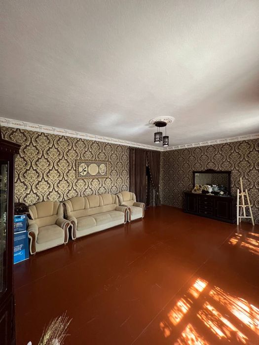 Уй сотилади.холати яхши,ремонтлари бор,нархни келишамиз!