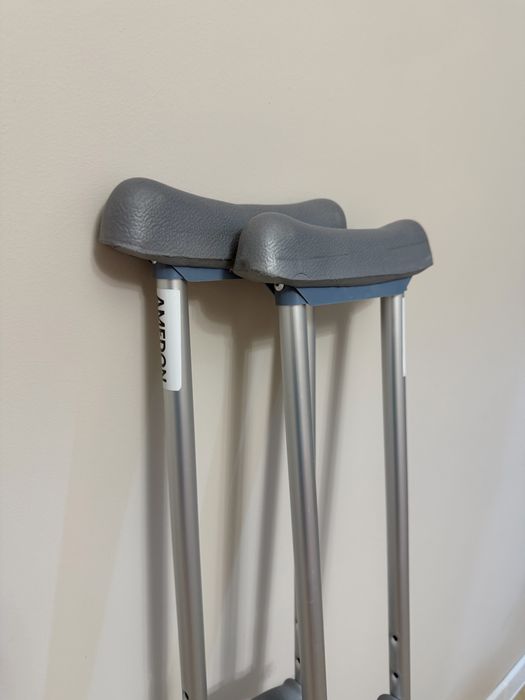 Подмышечные костыли (пара)