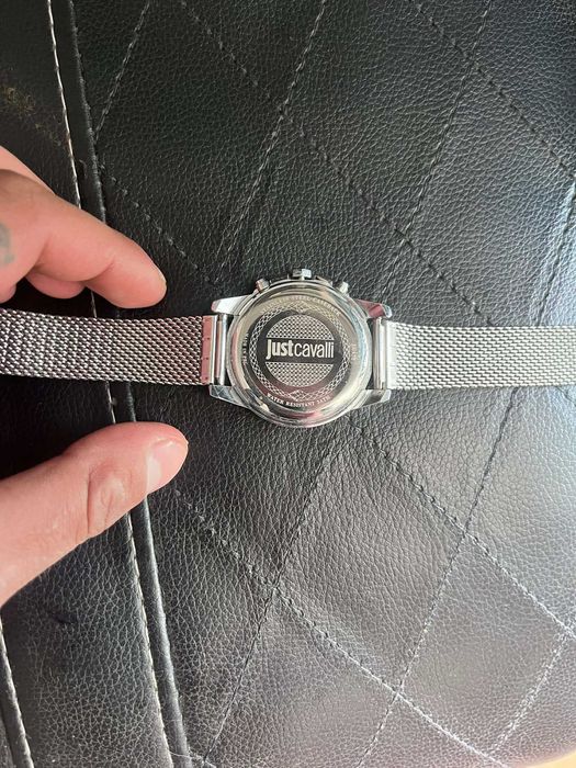 Продавам оригинален мъжки часовник Just Cavalli