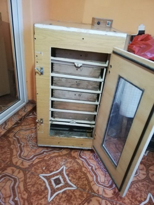 Schimb incubator pe matrițe de gard
