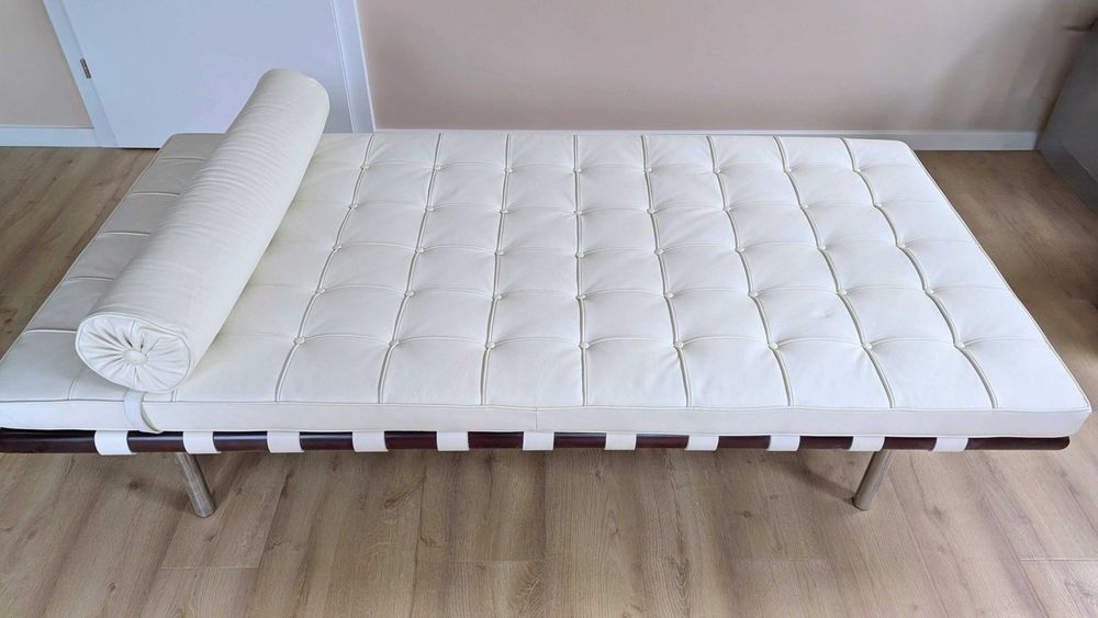 Canapea stil Barcelona Day Bed de Mies van der Rohe pentru Knoll