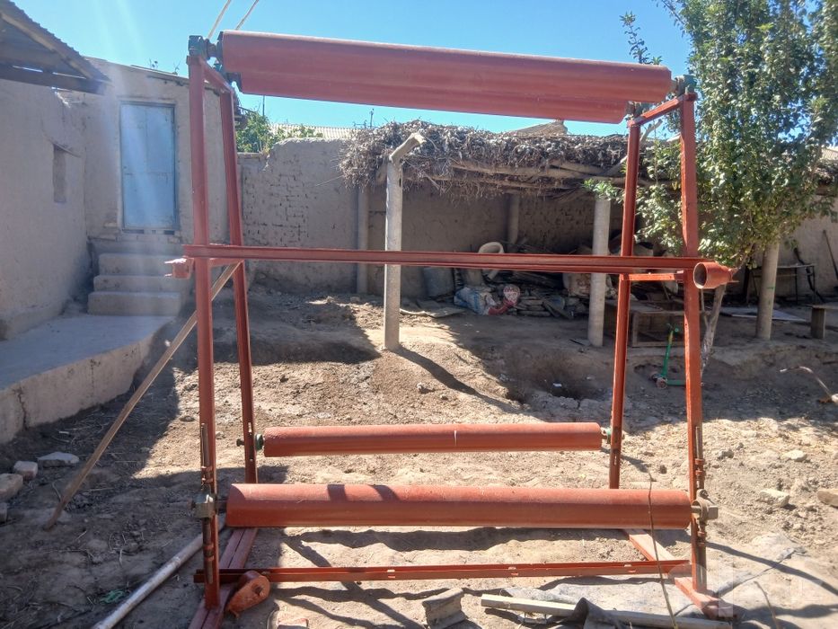 Gilam to‘qish uskunasi 2 tarog‘i ham bor