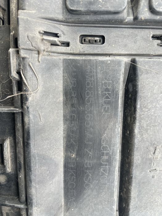 Решетка audi Q8