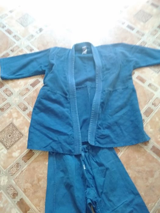 Продам кимоно для мальчиков 10-12 лет