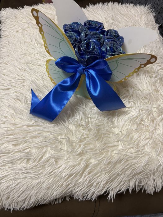 Букет от сатенени рози