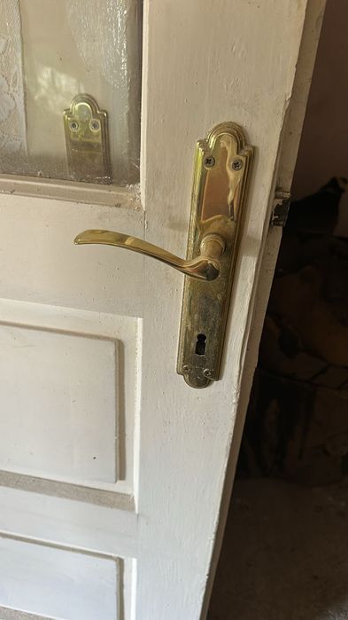 Usi vechi de vanzare