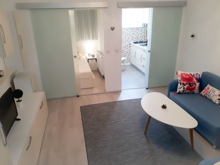 Cazare în garsoniera transf. în apartament cu 2 cam , regim hotel