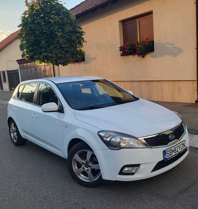 KIA CEED 1.4 an 2012 euro 5 116 CP stare deosebita tehnica si estetica carte service unic propietar,recent adus factura garantie