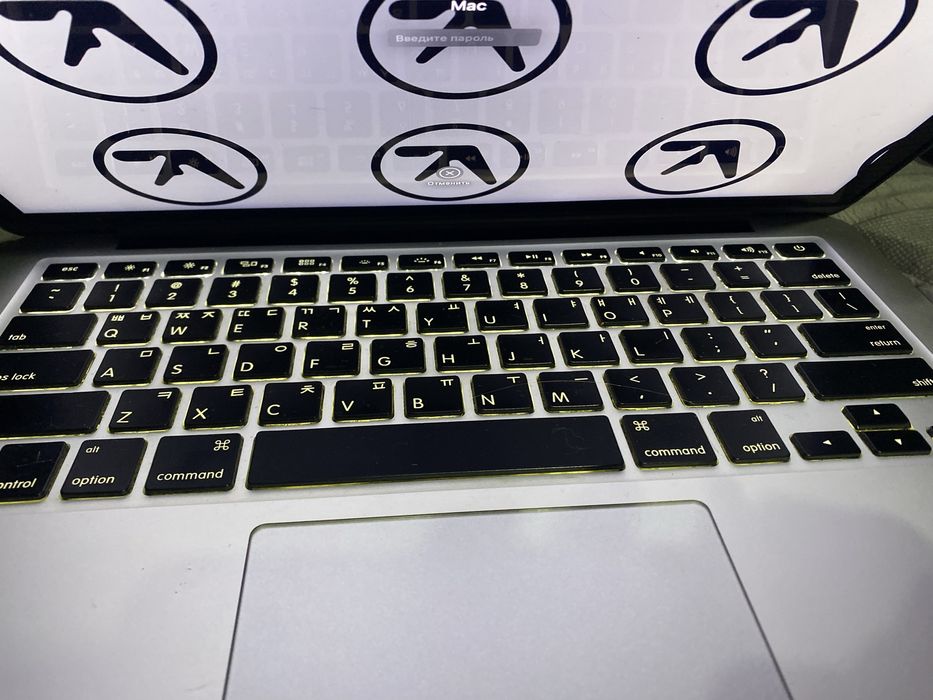MacBook 13 Pro Apple