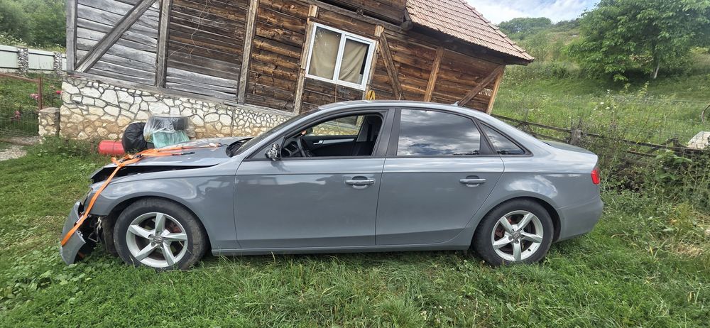 Vând Audi a4 b8  (fața lovită)