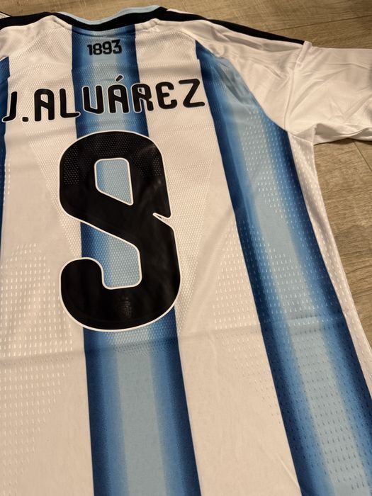 Tricou de fotbal argentina nationala Julian Alvarez 9 marime M cu eticheta adidas world cup 2026 nou