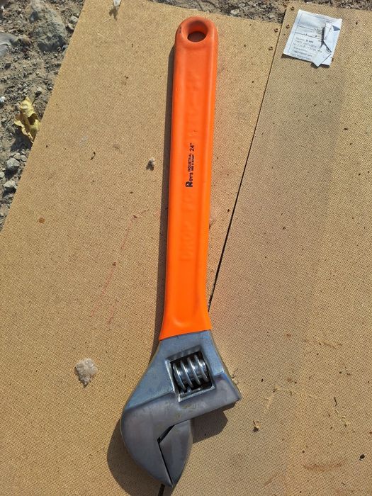 Трубный ключ разводной ключ