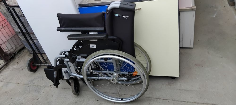 Cărucior pentru persoane cu dizabilități/ este ca și nou