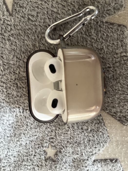 Продам AirPods 3