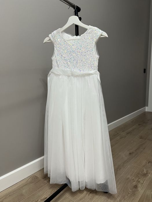 Платье белое нарядное