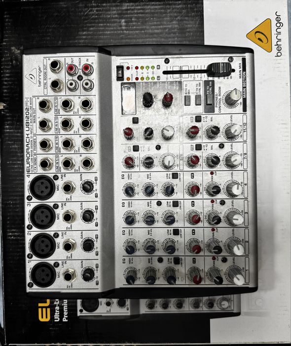 Behringer UB1202FX микшер ( Актау 8-18)