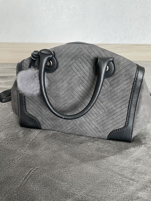 Чанти, използвани, но запазени