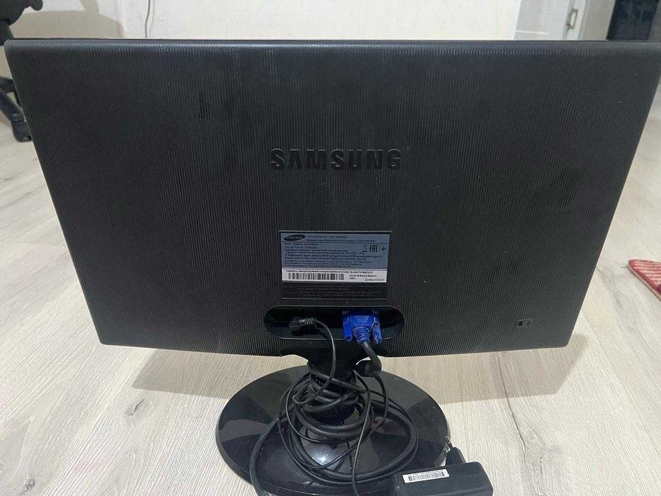 Монитор Samsung диагональ 20, комплекте блокпитание и VGA