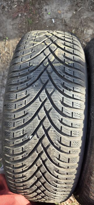 Гуми 2бр 205/60/16 - 1бр  - 89лв