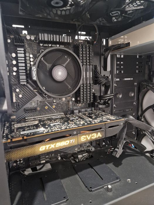 Placa video EVGA GeForce GTX 560 Ti 1Gb