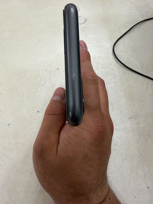 Продам айфон 11