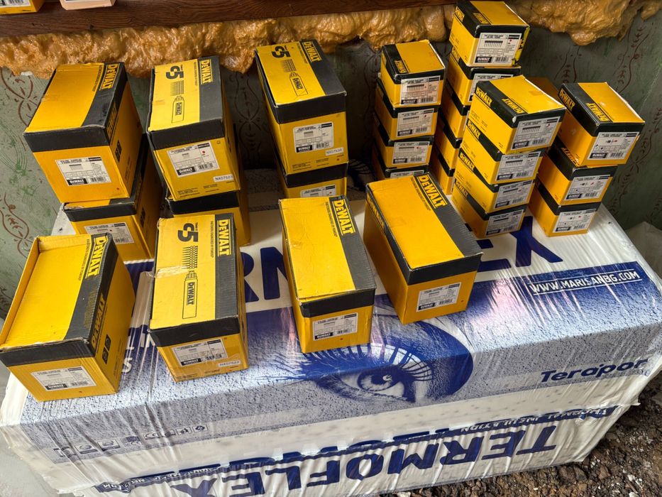 ЛОТ Чисто нов професионален инвентар DeWALT & Powers (Над 130 кутии) – Директен Монтаж