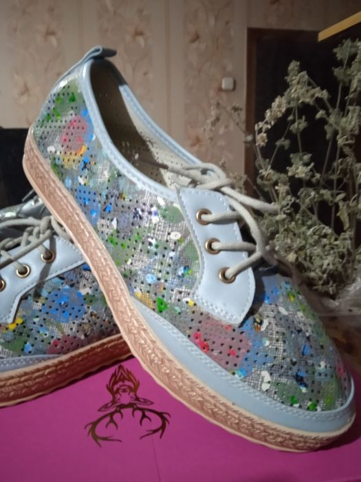 Кроссовки женские новые