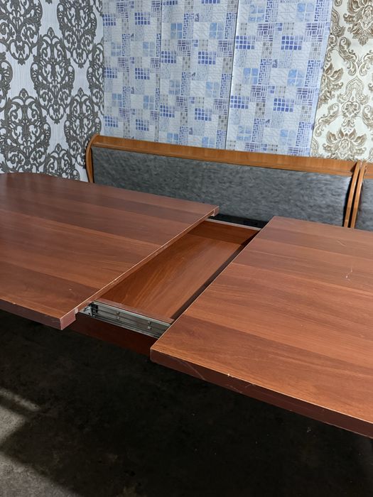 Стол для кухня и зал