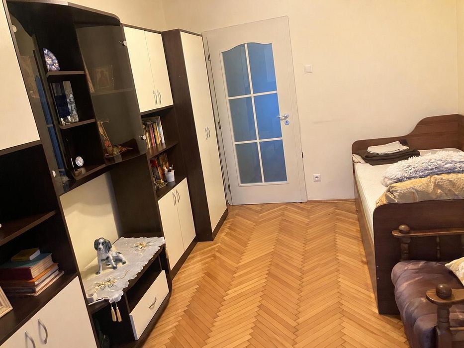 Apartament 3 camere ,ultracentral,garaj ,boxa