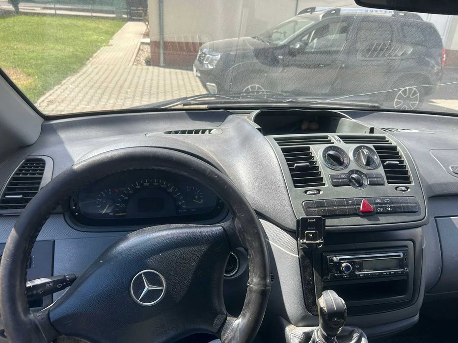 VÂND Mercedes-Benz Vito 2.2 CDI  • 330.000 km • 2.000 €