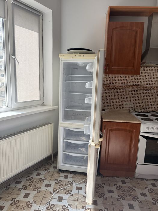 Продам холодильник  Samsung.