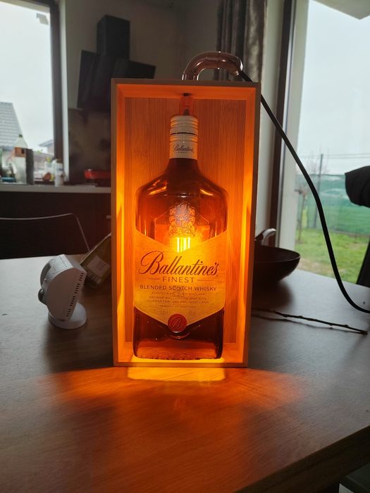 Lămpi handmade din sticle | Aplice și lustre rustice din lemn și sticl