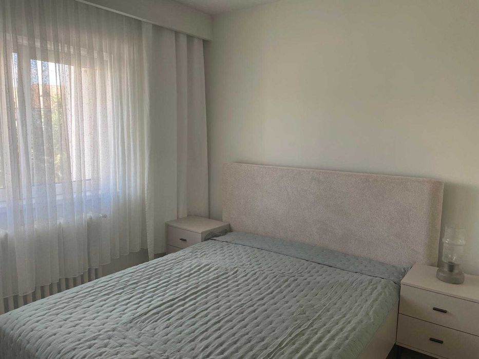 Apartament 4 camere de închiriat