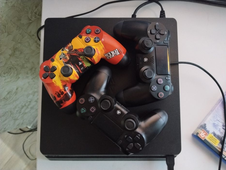 Продам PS4 slim 1TB