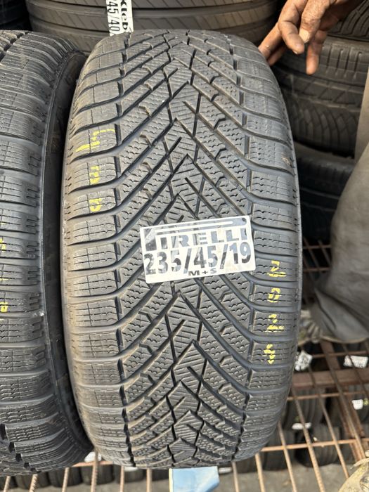 235/45/19  pirelli 2023/2024 mixte