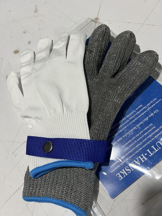 Перчатка из нержавеющей стали