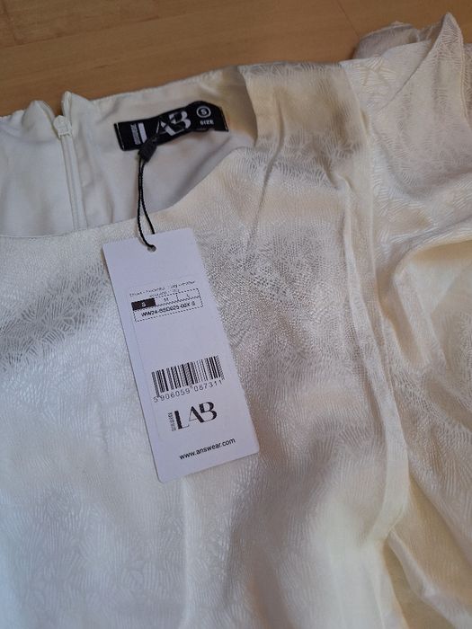 Бяла рокля Answear Lab