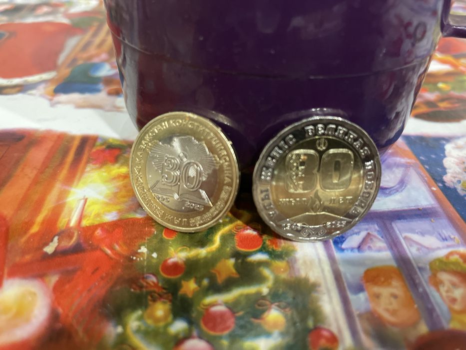 100 тенге,200 тенге сувенирные