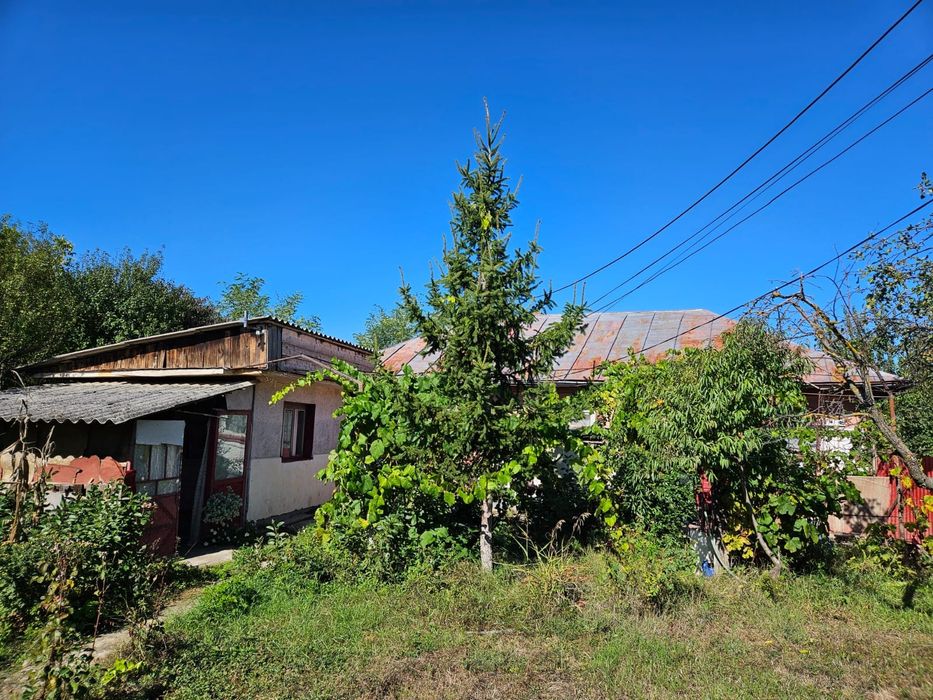 Casă de vânzare Titu(Salcuta) - 3 camere, teren 920 mp