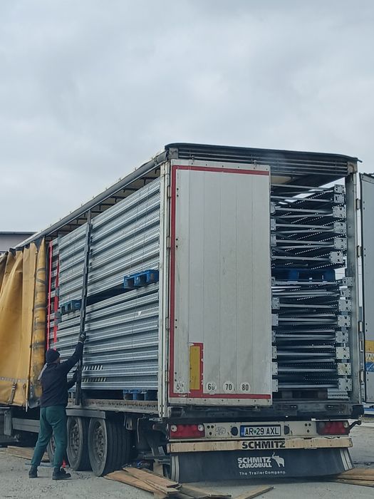 Vând rafturi metalice industriale reglabile