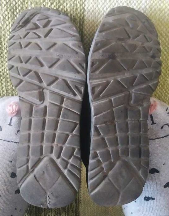Papuci Skechers nr 35 negri