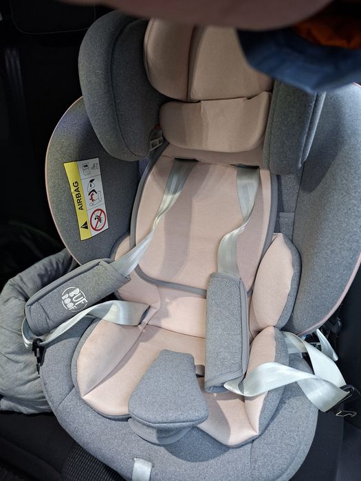 Scaun auto cu isofix