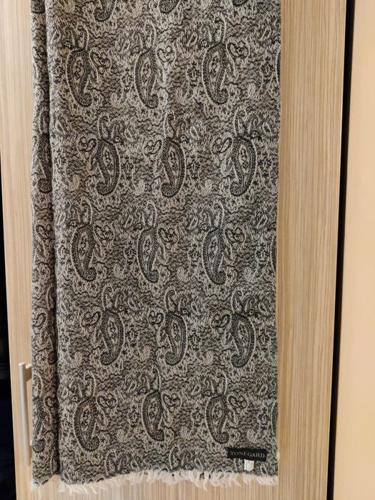 Eșarfă Șal din lână 100% in condiții foarte bune