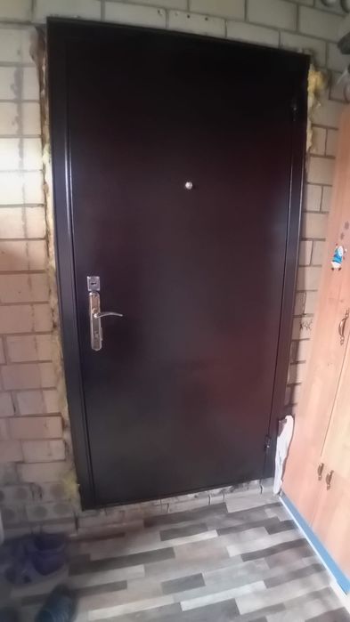 Продам железную дверь б/у