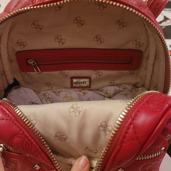 Guess Shanina нова раница с етикети