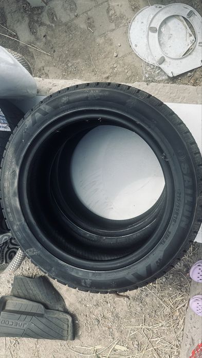 Продам шины размер 215/55/18